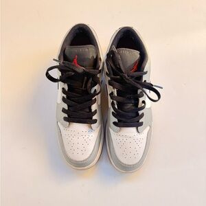 Jordan 1 Low Light Smoke Grey